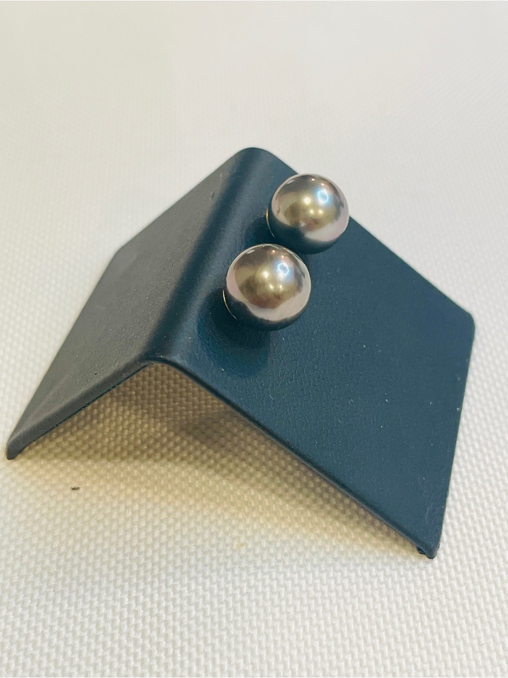 14k Yellow Gold Black Pearl Stud Post Earrings